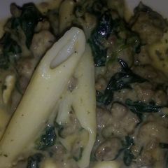 A picture of Kings Italian Sausage Alfredo Florentine.