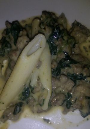 A picture of Kings Italian Sausage Alfredo Florentine.