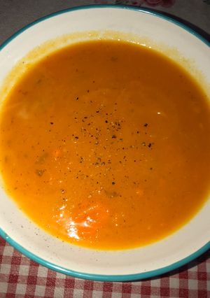 Una foto de Sopa crema de calabaza y zanahoria 🥕