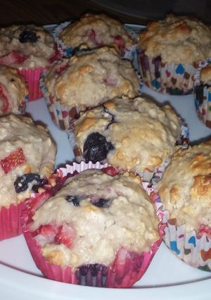A picture of Strawberry Blueberry Oatmeal Muffins.