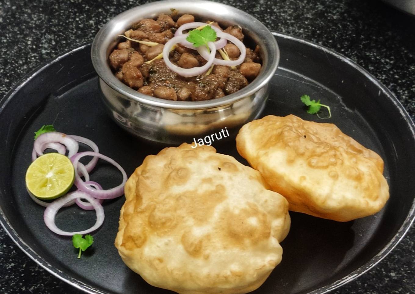 Amritsari Chole Bhature (Chola Bhatura) !!