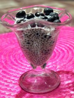 Áfonyás chia puding recept fotója