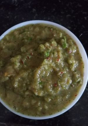 A picture of Keri / raw mango Chutney.