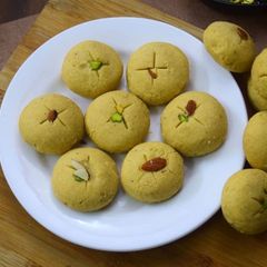 A picture of Besan Nankhatai.