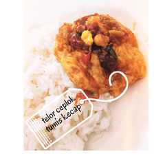 A picture of Telor ceplok tumis kecap.