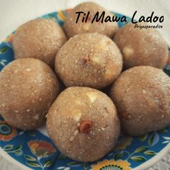 A picture of Til Mawa Ladoo.