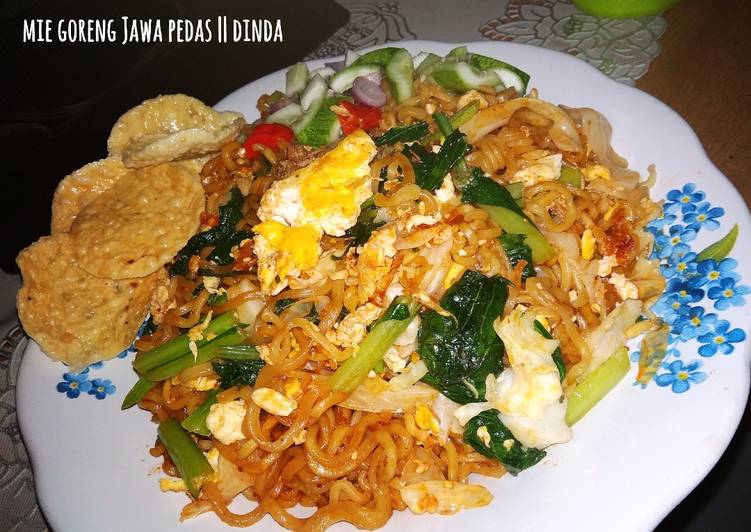 Bagaimana Membuat Mie goreng Jawa pedas yang Lezat