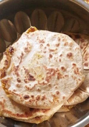 A picture of Aloo paratha.