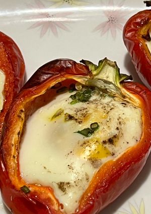 Una foto de Morrones rellenos con huevo