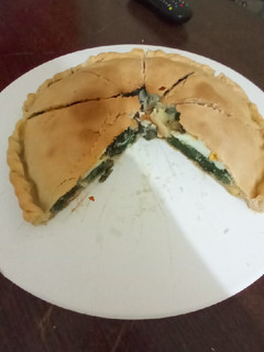 Una foto de Tarta de acelga, con masa casera de harina leudante 💚