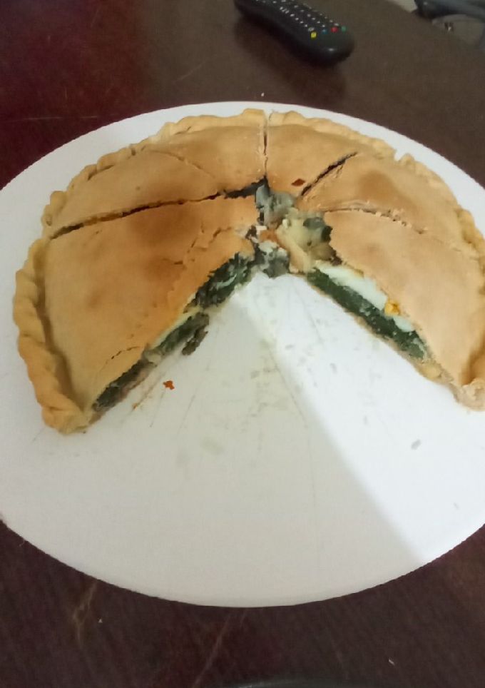 Una foto de Tarta de acelga, con masa casera de harina leudante 💚