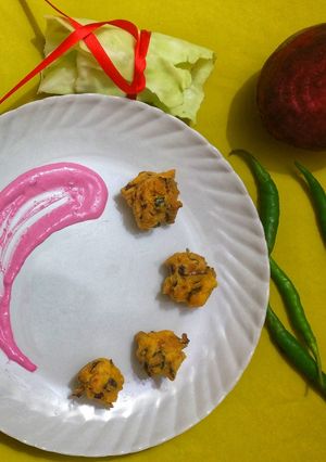 A picture of Crispy Cabbage Pakoda with Beetroot Dip.