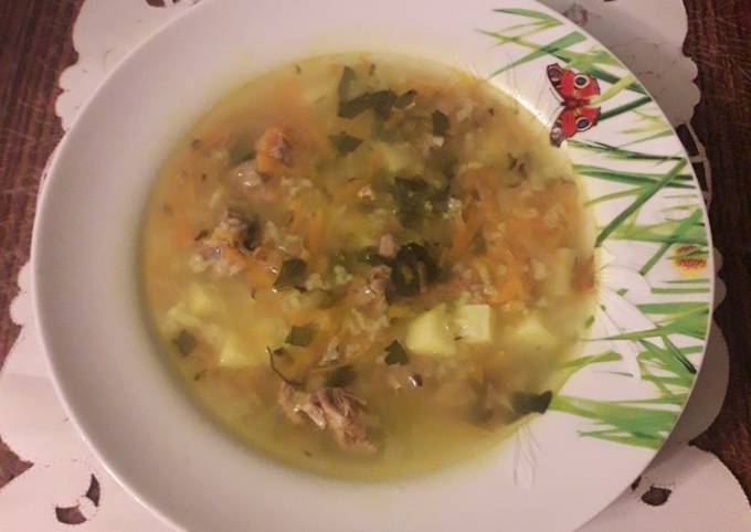 Рассольник с мясом, рисом и солеными огурцами