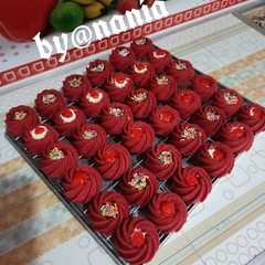 A picture of 325.*Bolkus mini red velvet*.