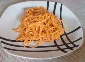 Una foto de Espagueti rojo 🍝