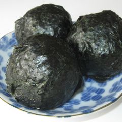 A picture of 'Bakudan Onigiri' (Rice Bombs).