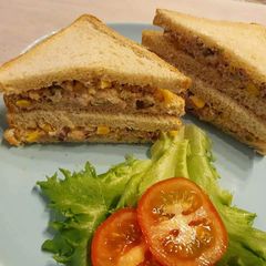 A picture of Tuna sandwiches.