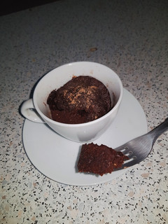 Una foto de `` mug cake saludable ``
