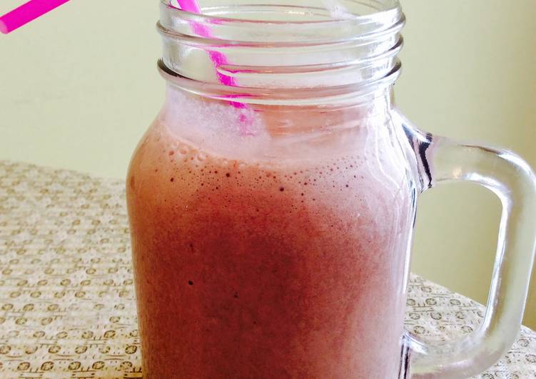 Chocolate Covered Strawberry Smoothie �?�