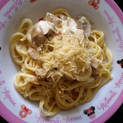 A picture of Linguine alla carbonara.