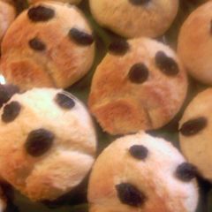 A picture of monkey face cookies.