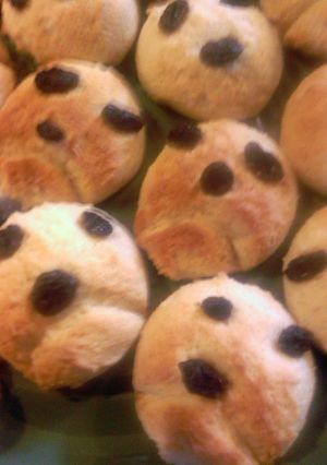 A picture of monkey face cookies.