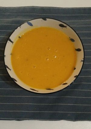 Une photo de Velouté de butternut et lentilles corail