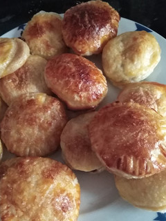Una foto de Hojaldres de crema pastelera y de chocolate