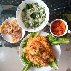 A picture of Chicken biryani.
