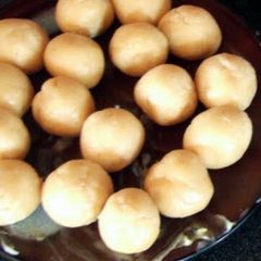 Tasty Yema Balls A picture of Tasty Yema Balls.