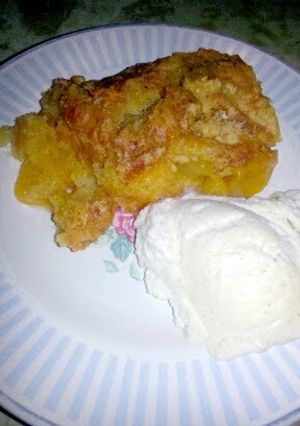 A picture of Tia's easy Peach Cobbler.