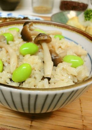 A picture of Shimeji Mushroom and Edamame Seasoned Rice.