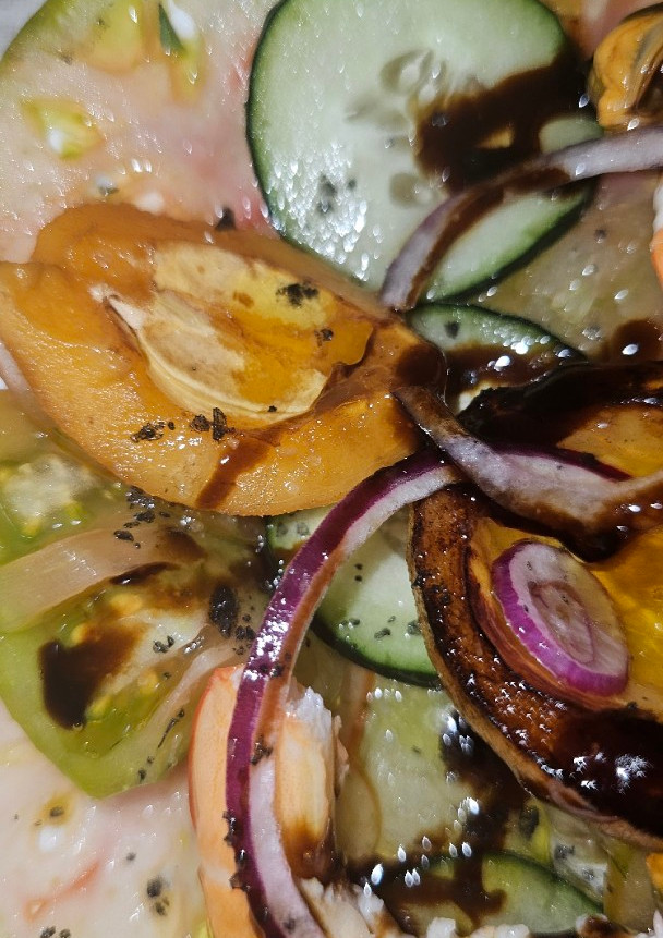 Una foto de Ensalada de nísperos (2 texturas)