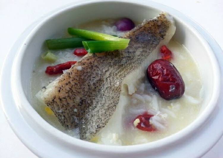 Steps to Cook Yummy Hallibut Fish Congee