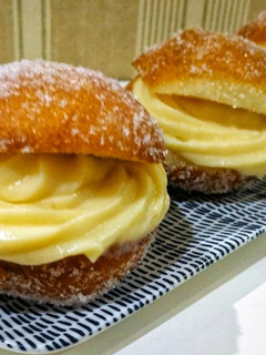 Una foto de Pelotas de fraile rellenas de crema pastelera