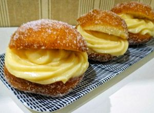 Una foto de Pelotas de fraile rellenas de crema pastelera