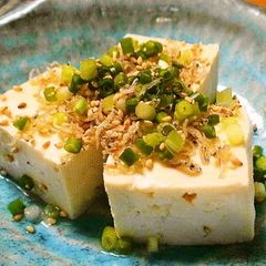 A picture of Hiyayakko - Cold Tofu with Tiny Sardines (Chirimen Jako) and Green Onion.