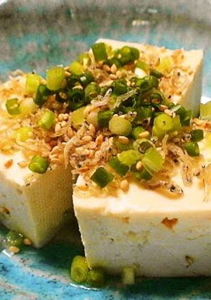 A picture of Hiyayakko - Cold Tofu with Tiny Sardines (Chirimen Jako) and Green Onion.