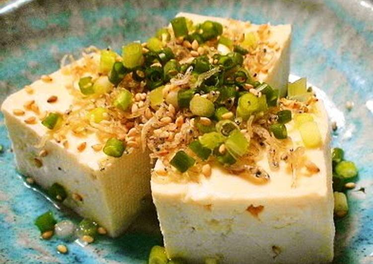 Recipe of Favorite Hiyayakko - Cold Tofu with Tiny Sardines (Chirimen Jako) and Green Onion