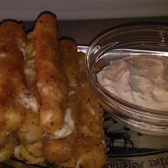 A picture of Nikki's Mozzarella cheese sticks.