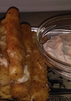 A picture of Nikki's Mozzarella cheese sticks.