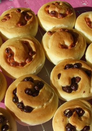 A picture of Chocolate Coated Barley Puff Rolls.