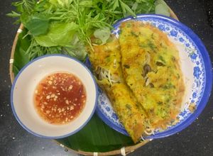 Hình của món Bánh xèo nhân tôm củ sắn.