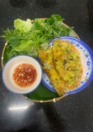 Hình của món Bánh xèo nhân tôm củ sắn.