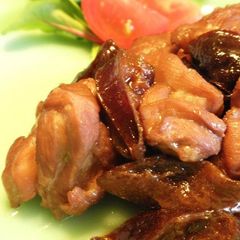 A picture of Chicken and Prune Simmer.