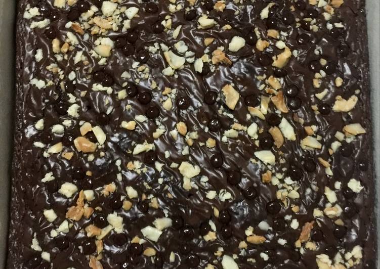 Resep Chewy Brownies Topping Kenari Anti Gagal