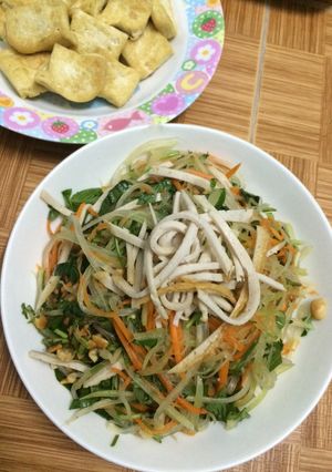 Hình của món Nộm đu đủ cà rốt chả.