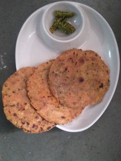 મેથી ના થેપલા (Methi Thepla Recipe In Gujarati) રેસીપી મુખ્ય ફોટો