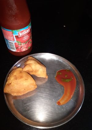 बिना लहसुन की समौसे (bina lahsun ke samose recipe in HIndi) रेसिपी मुख्य फोटो