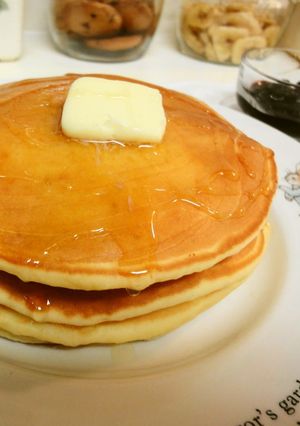A picture of Pancakes with Yoghurt.